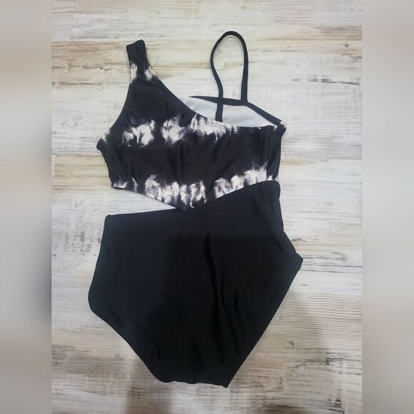 More Than Magic Black White One Shoulder Side Cutout One Piece Swimwear 6 NWOT - Picture 2 of 3